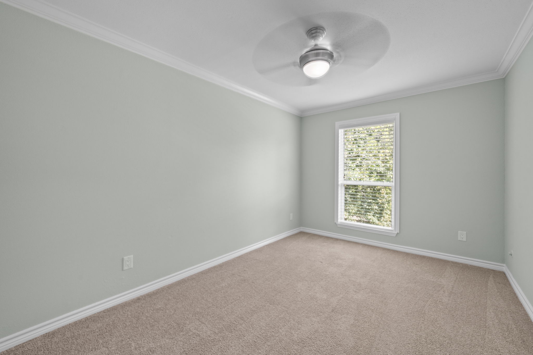 5801 Lumberdale Road, Unit 132 Houston, TX 77092 - Photo 18 of 33 Secondary bedroom