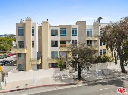 $749,000 | 5525 West Olympic Boulevard, Unit 302, Los Angeles, CA 90036