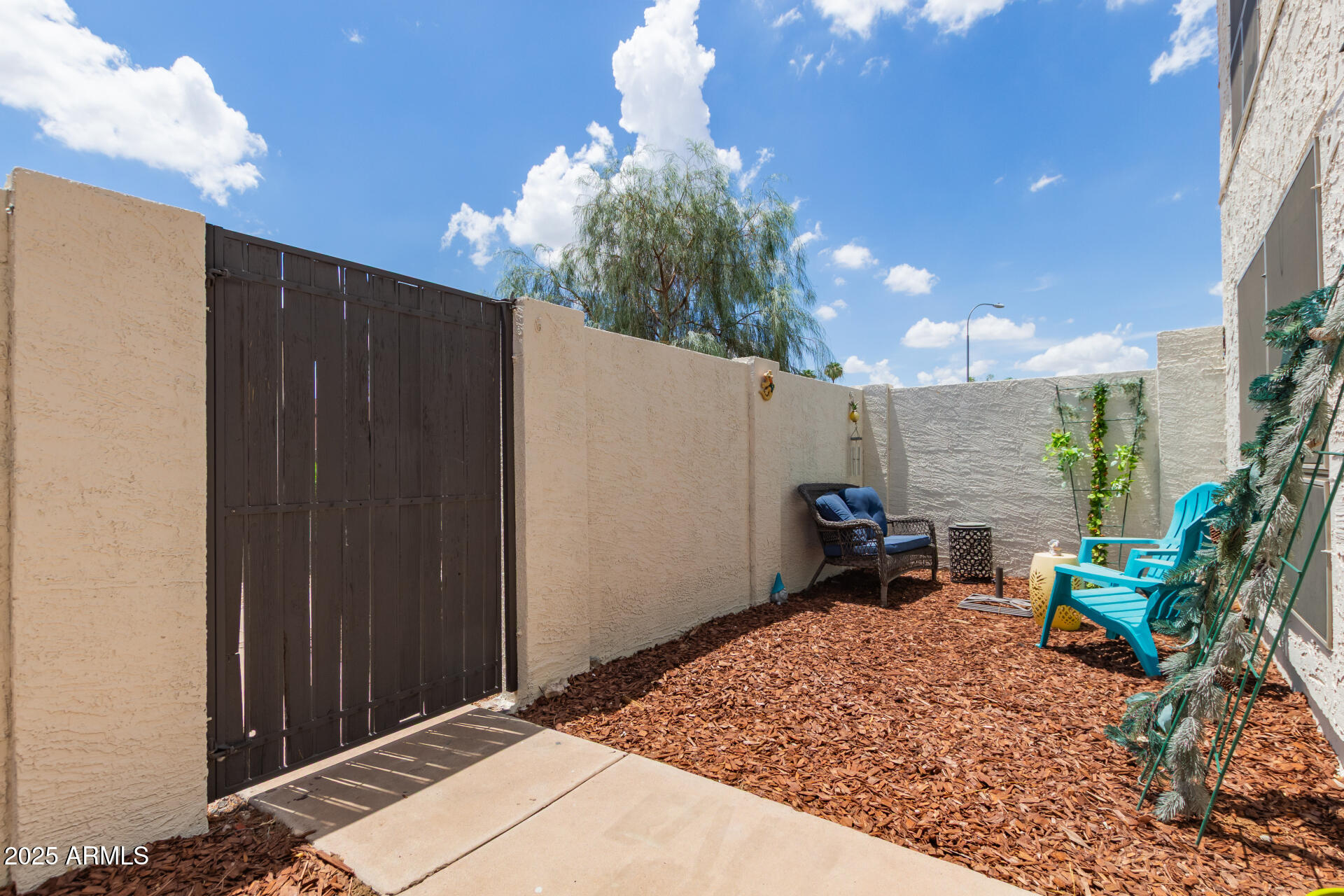 1051 South Dobson Road, Unit 138 Mesa, AZ 85202 - Photo 21 of 28 a backyard of a house with table and chairs