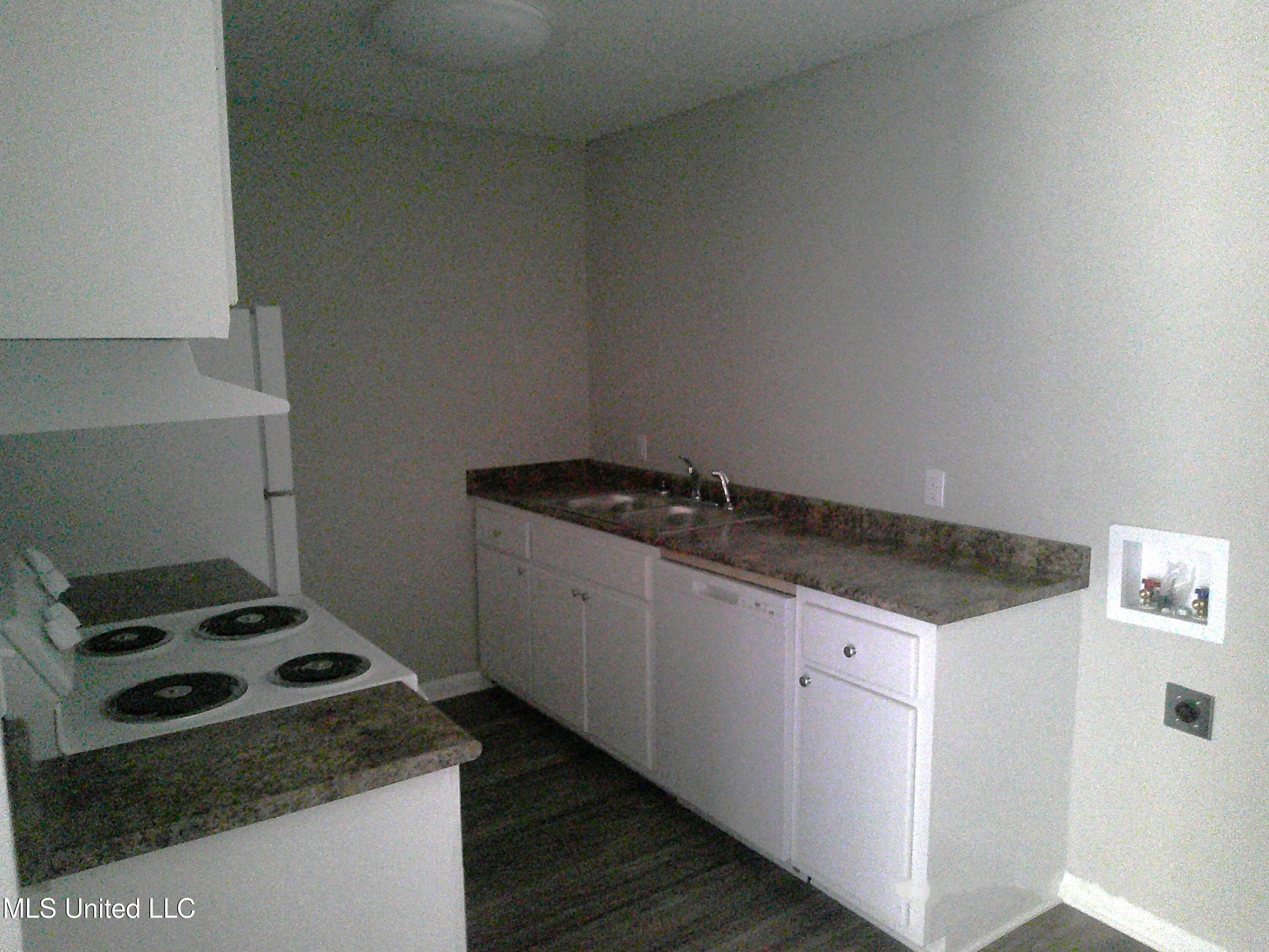 433 Meadowlark Drive, Unit B8 Canton, MS 39046 - Photo 3 of 7 3