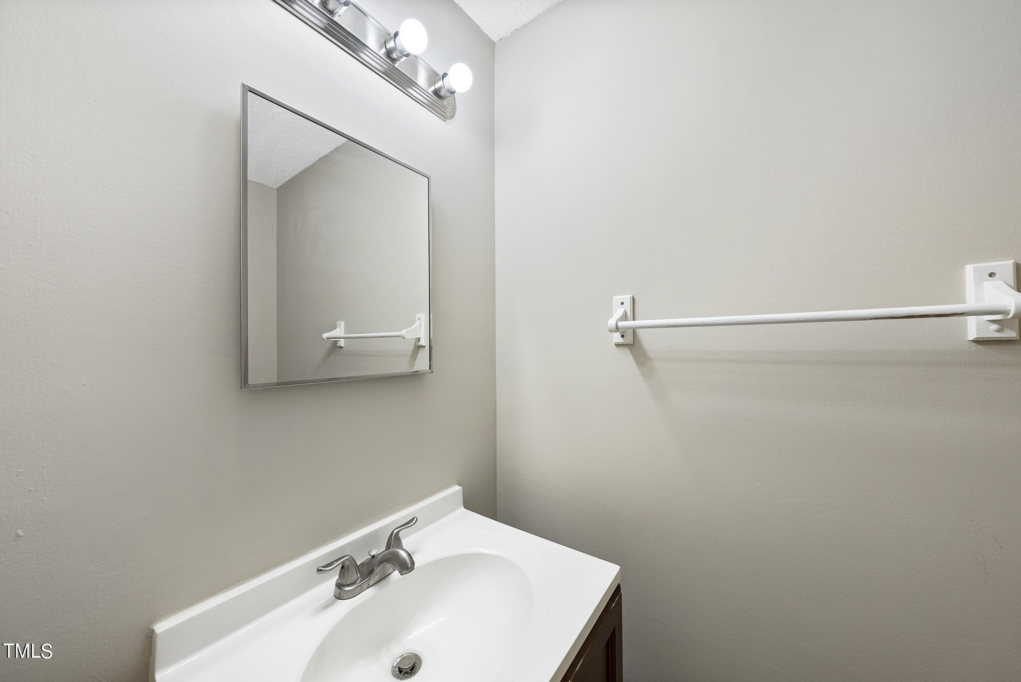 7703 Kelley Court Raleigh, NC 27615 - Photo 9 of 21 DSC09876