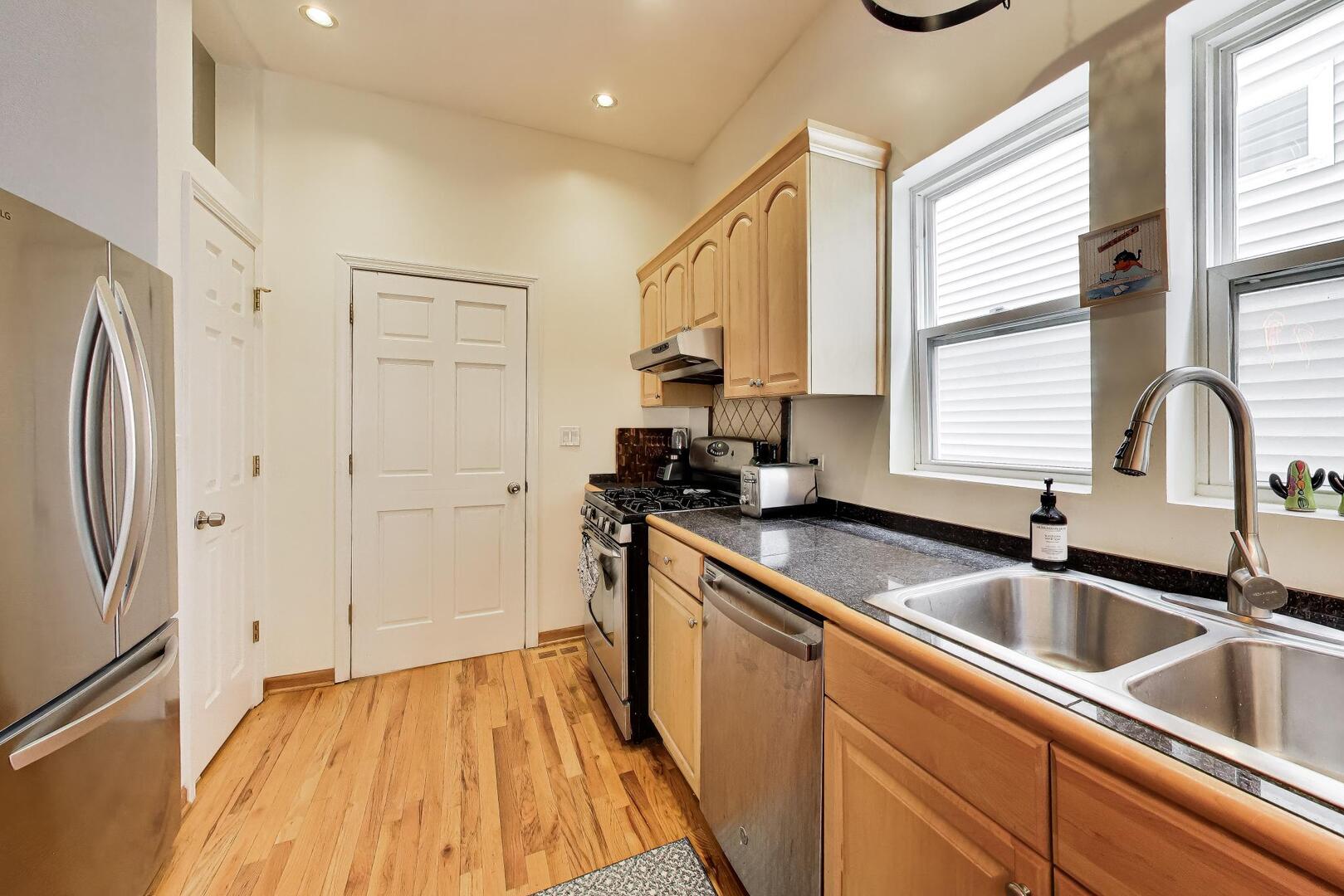 2141 North Point Street, Unit 1F Chicago, IL 60647 - Photo 10 of 30
