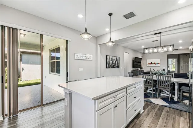 a en suite bathroom with a double vanity sink and mirror