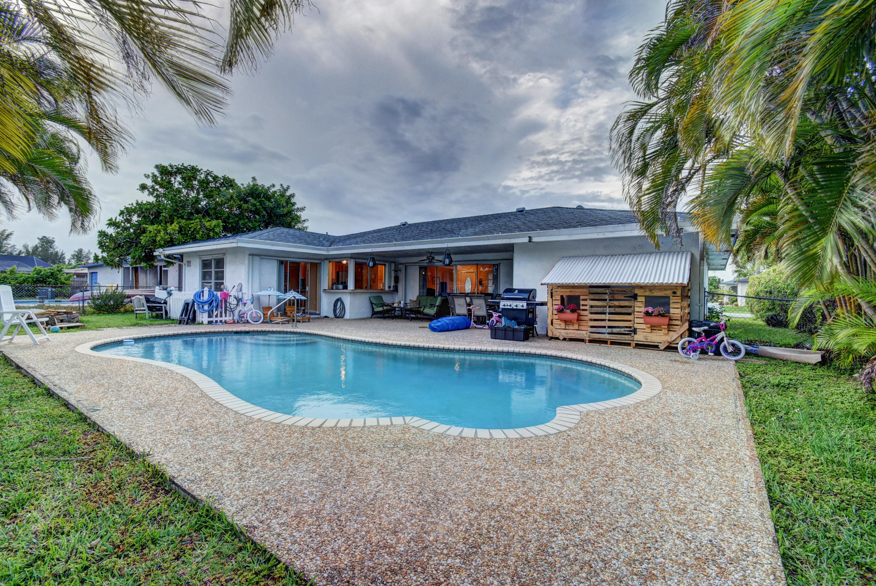 11054 Delta Circle Boca Raton, FL 33428 - Photo 21 of 24 pool/water
