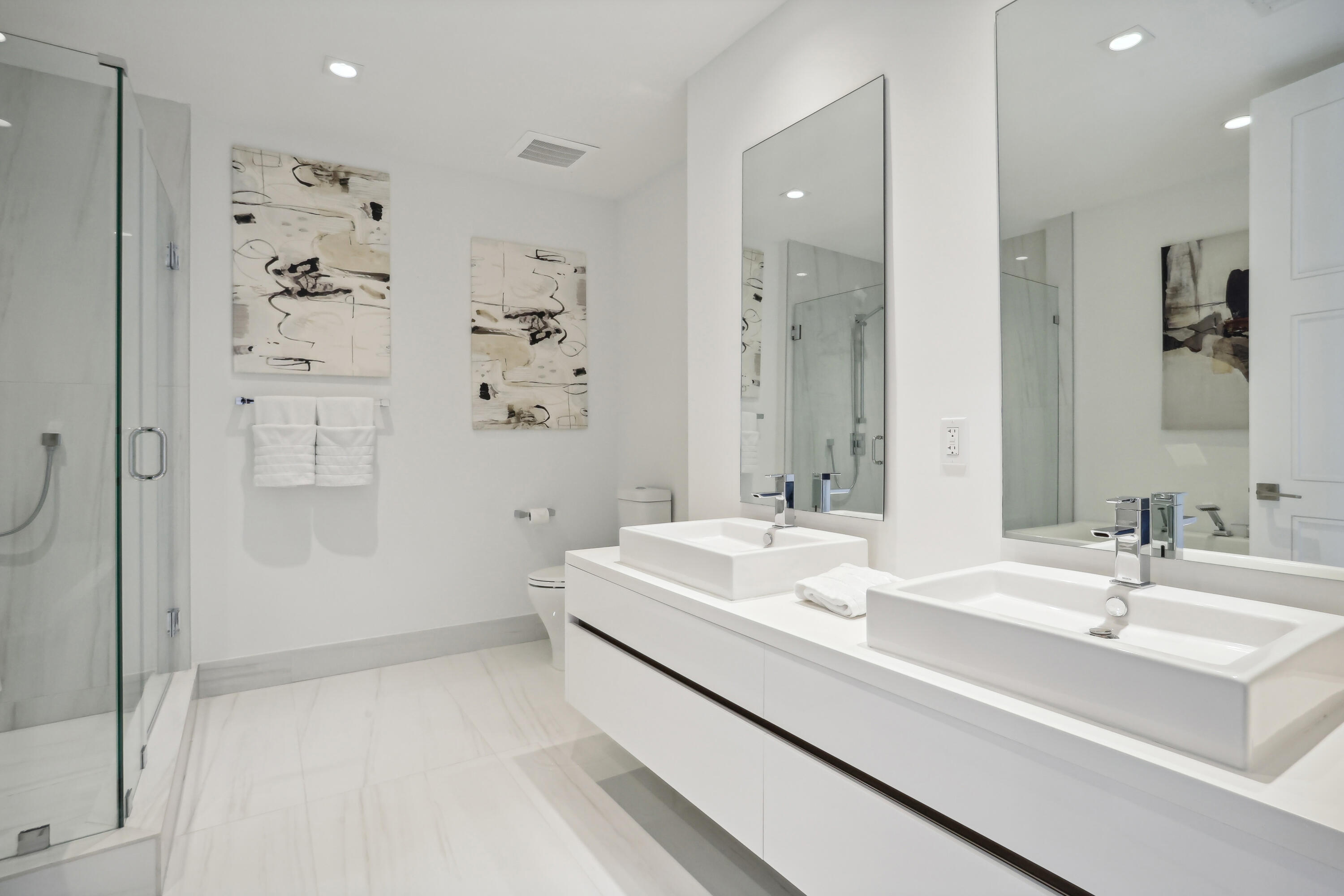 155 East Boca Raton Road, Unit 1114 Boca Raton, FL 33432 - Photo 17 of 61 Primary Suite Bathroom