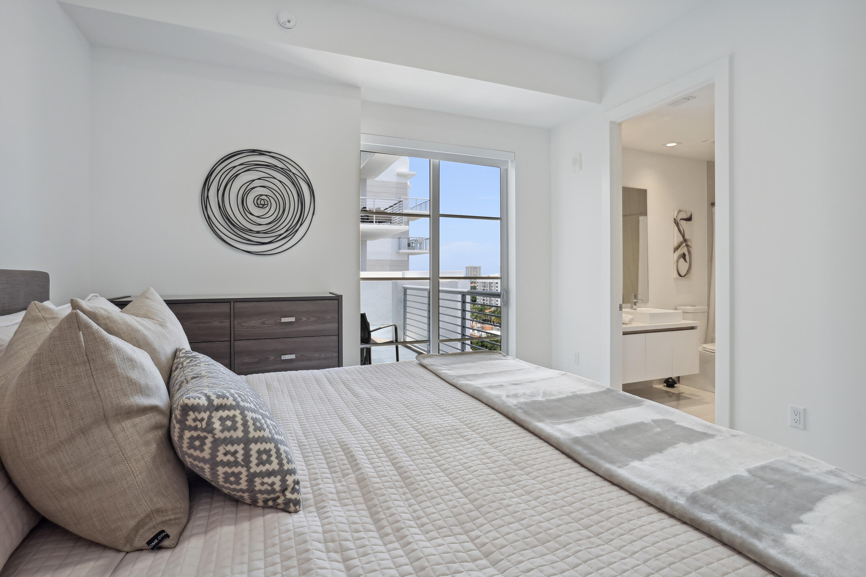 155 East Boca Raton Road, Unit 1114 Boca Raton, FL 33432 - Photo 23 of 61 Guest Suite