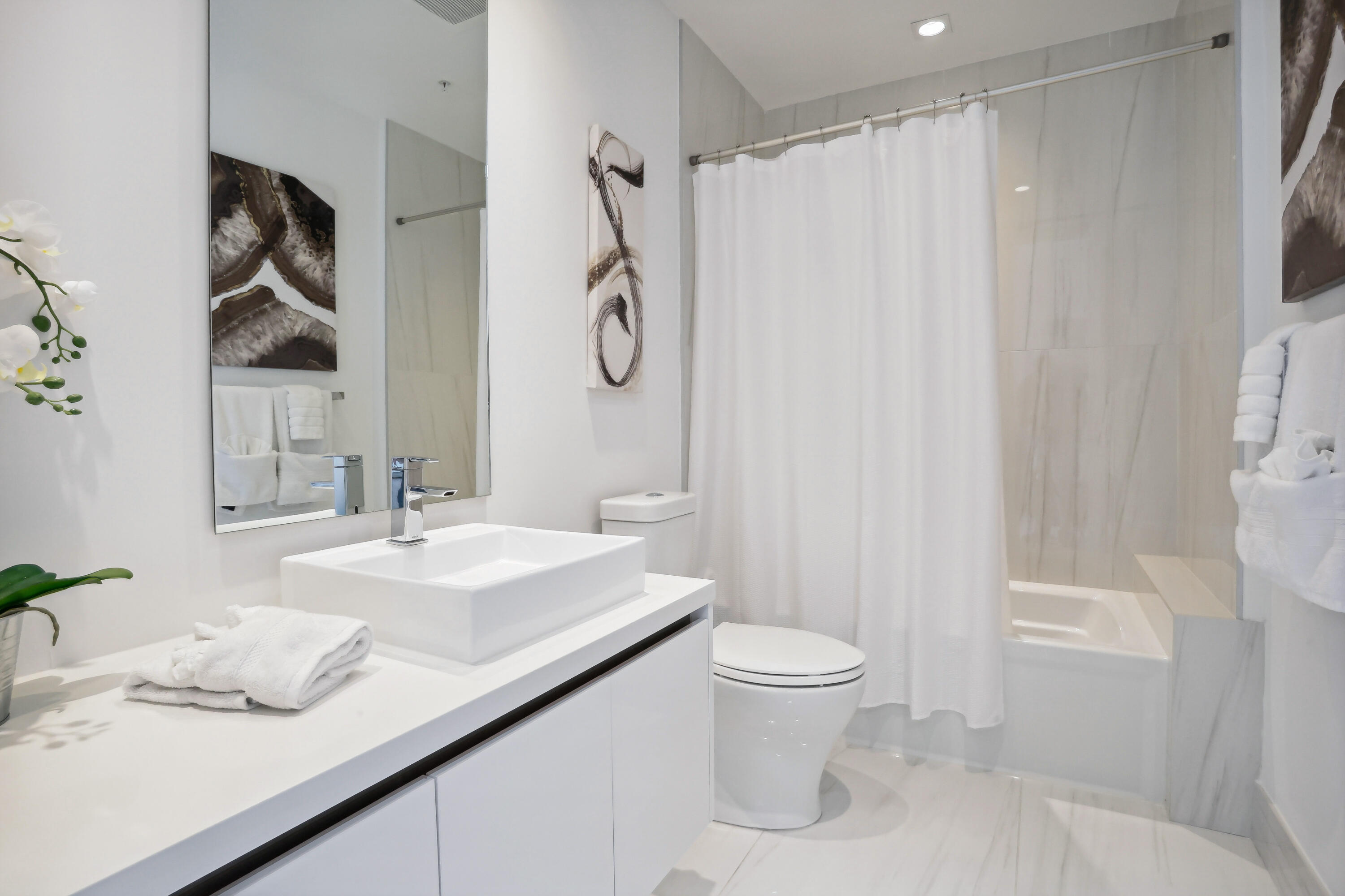155 East Boca Raton Road, Unit 1114 Boca Raton, FL 33432 - Photo 24 of 61 Guest Suite Bathroom