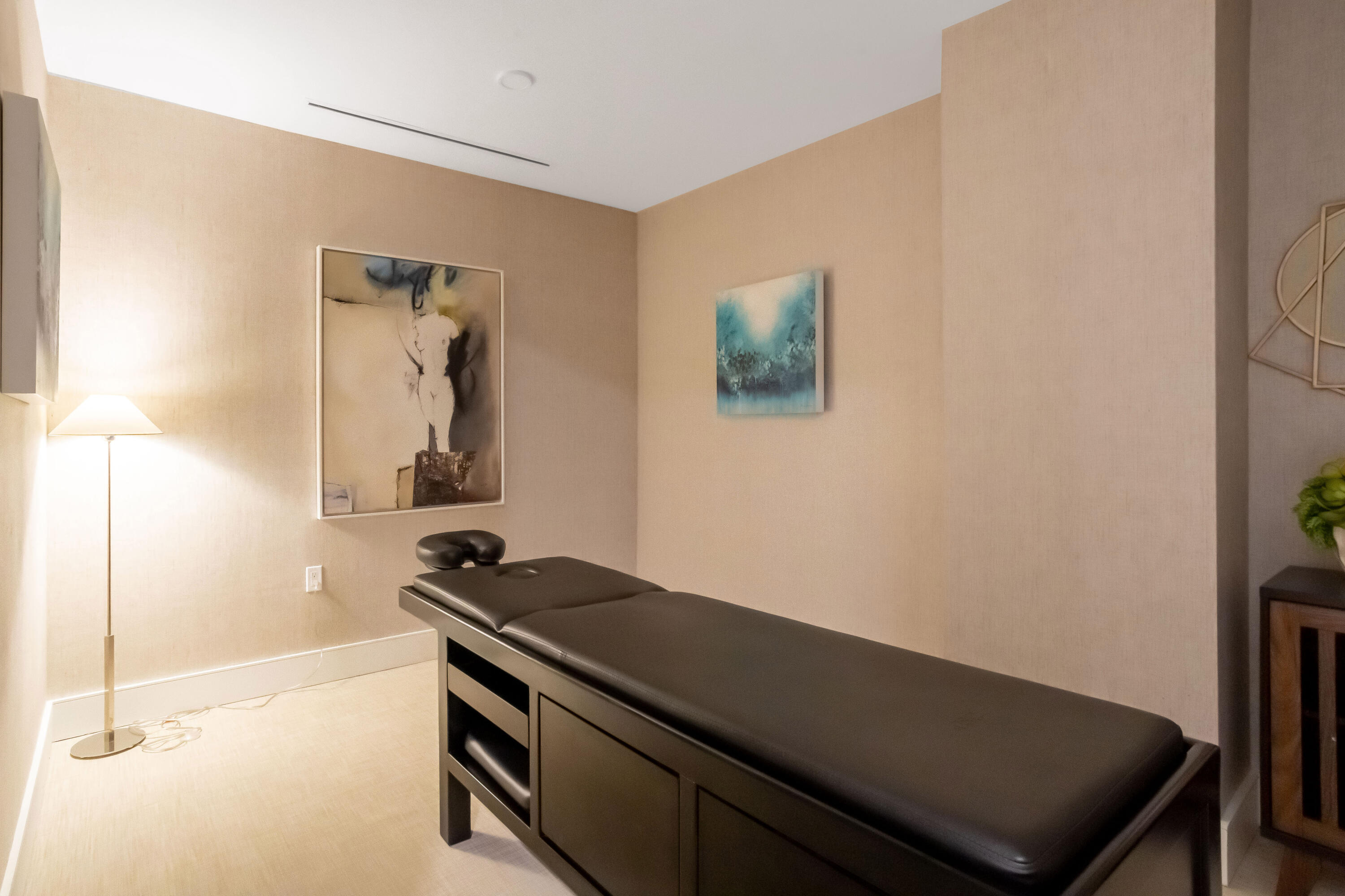 155 East Boca Raton Road, Unit 1114 Boca Raton, FL 33432 - Photo 36 of 61 Amenities - Massage Room