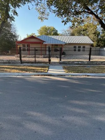 $475,000 | 300 Westminster Street, Kerrville, TX 78028