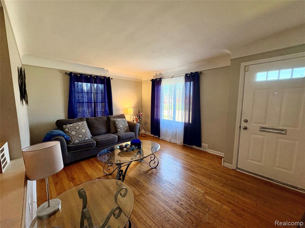 23349 Roxana Avenue Eastpointe, MI 48021 - Photo 4 of 9