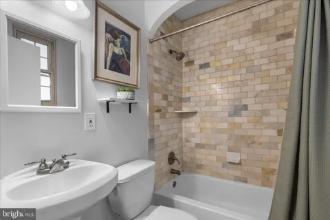 $450,000 | 3028 Wisconsin Avenue Northwest, Unit 402, Washington, DC 20016