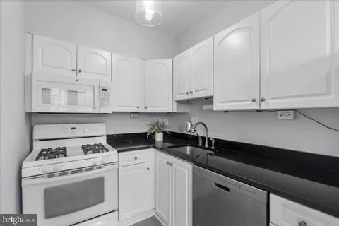 $450,000 | 3028 Wisconsin Avenue Northwest, Unit 402, Washington, DC 20016