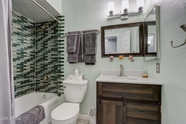 $1,895 | 555 North May, Unit 35, Mesa, AZ 85201