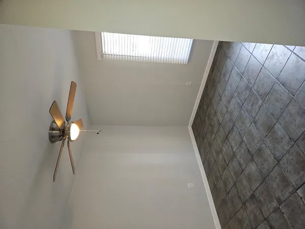 $1,895 | 555 North May, Unit 35, Mesa, AZ 85201