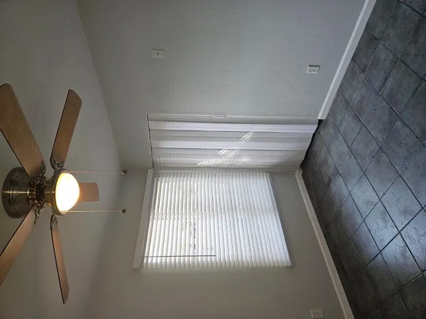 $1,895 | 555 North May, Unit 35, Mesa, AZ 85201