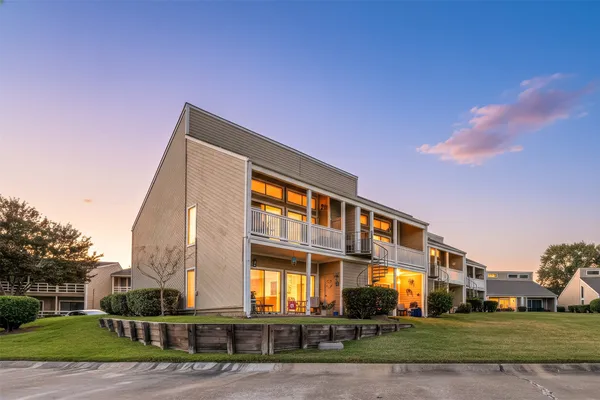 $219,000 | 108 April Point Drive South, Montgomery, TX 77356