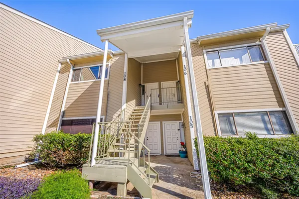 $219,000 | 108 April Point Drive South, Montgomery, TX 77356