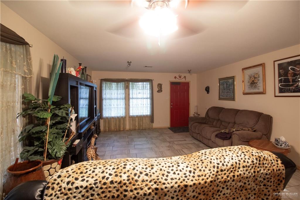 1007 East Solar Drive Mission, TX 78574 - Photo 4 of 24