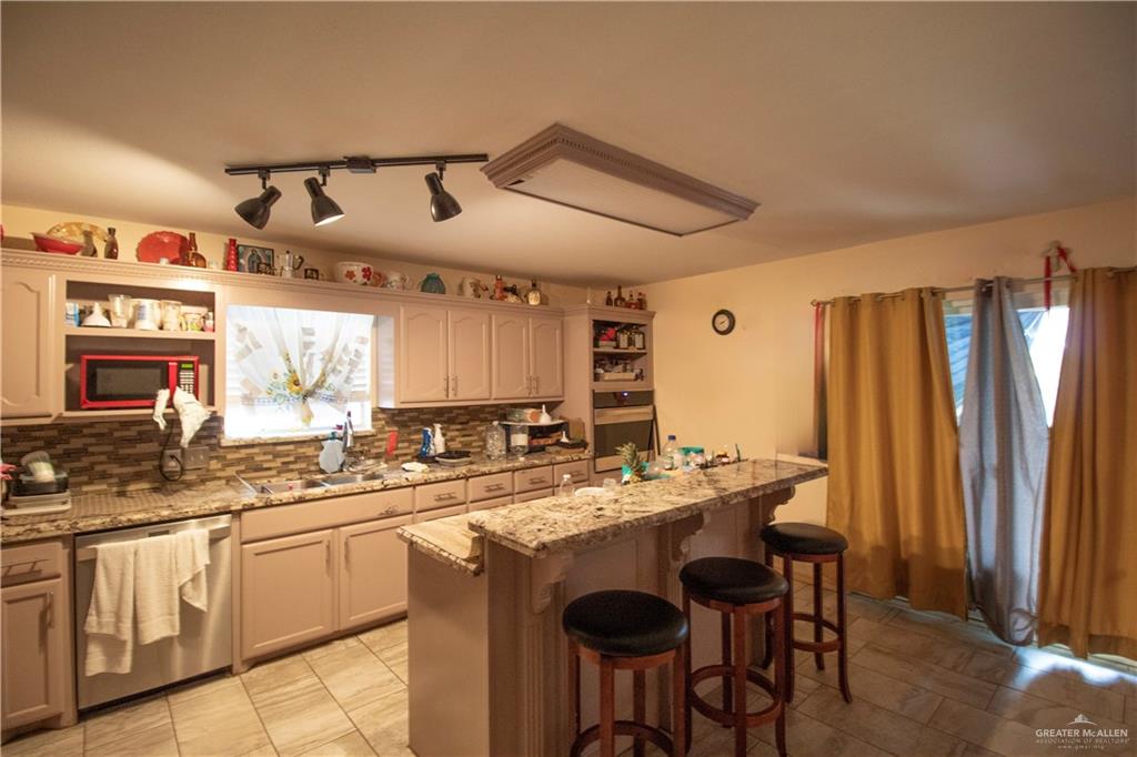 1007 East Solar Drive Mission, TX 78574 - Photo 6 of 24