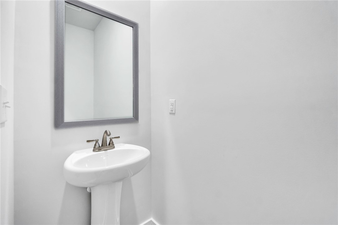 4501 Keys Street Anderson, SC 29624 - Photo 14 of 32 Powder Room