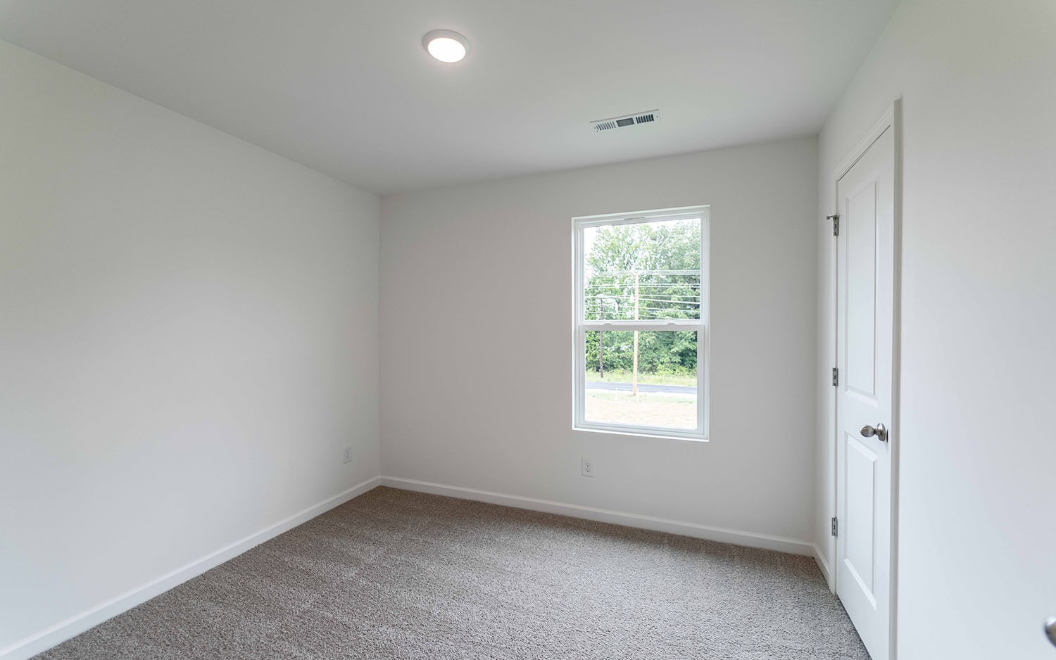 77 Stonehenge Lane Manchester, TN 37355 - Photo 4 of 16 an empty room with a window