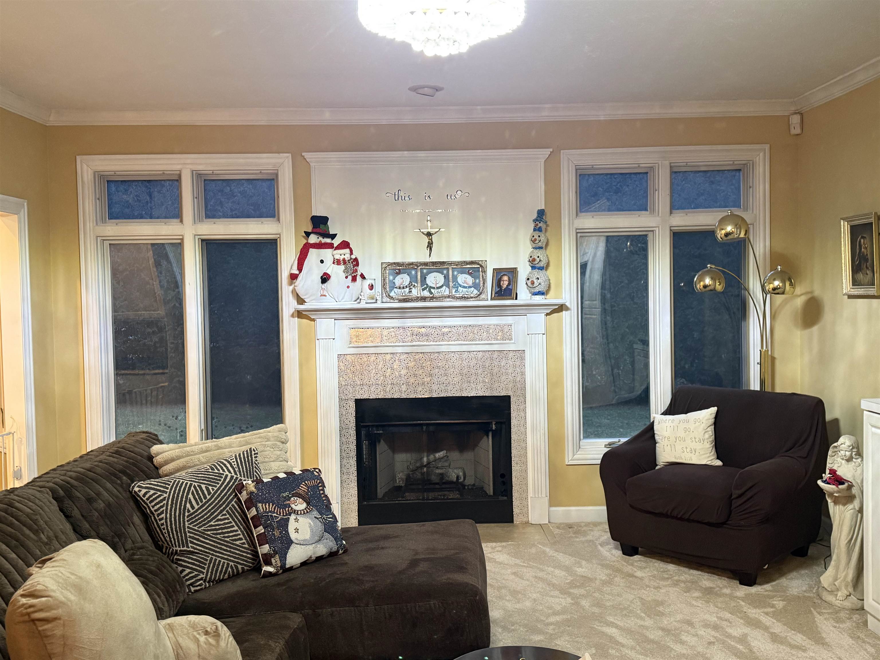 649 Roxbury Road Rockford, IL 61107 - Photo 6 of 19 a living room with furniture and a fireplace