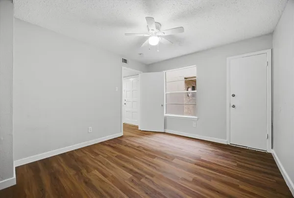 $284,900 | 3022 Eastpark Drive, Garland, TX 75044