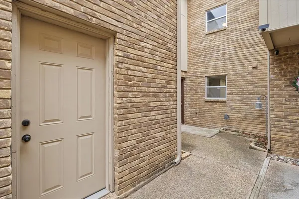 $284,900 | 3022 Eastpark Drive, Garland, TX 75044
