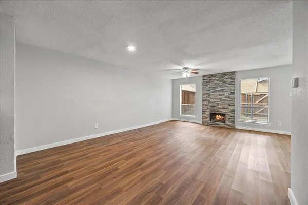 $284,900 | 3022 Eastpark Drive, Garland, TX 75044