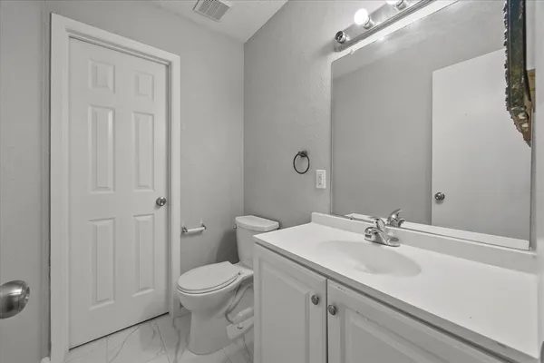 $284,900 | 3022 Eastpark Drive, Garland, TX 75044