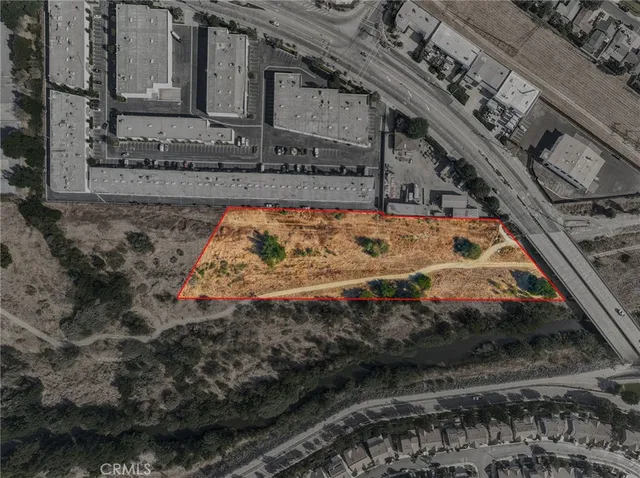 a view of a backyard of the house