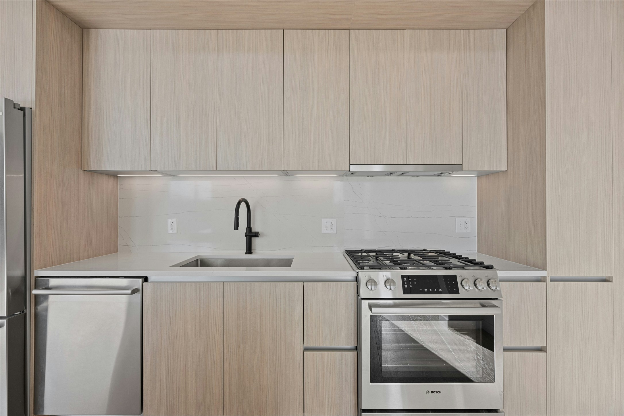 2209 South 1st Street, Unit 321 Austin, TX 78704 - Photo 6 of 40 a kitchen with a sink stove and cabinets