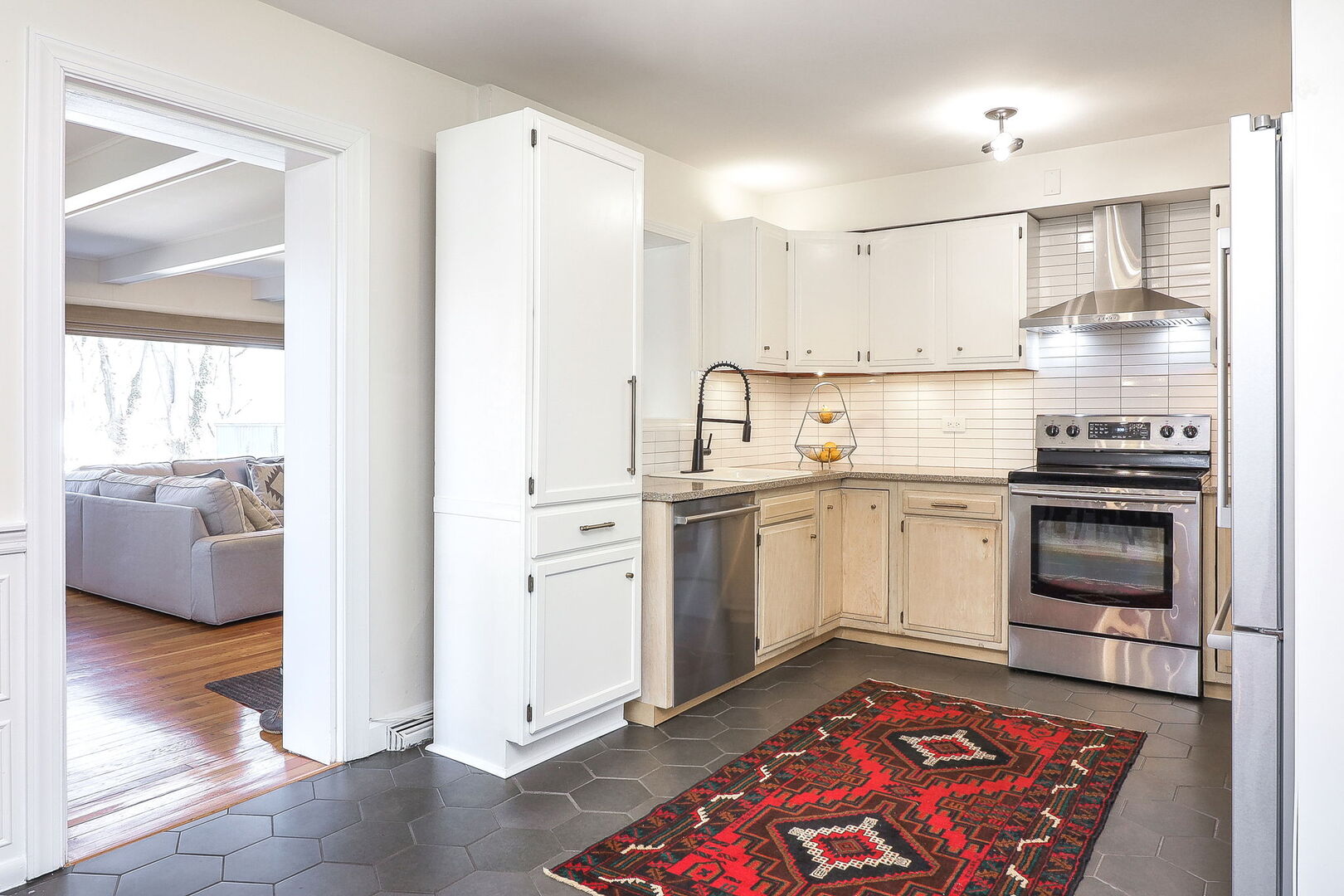 1S525 Taylor Road Glen Ellyn, IL 60137 - Photo 8 of 32 Gallery Image 8