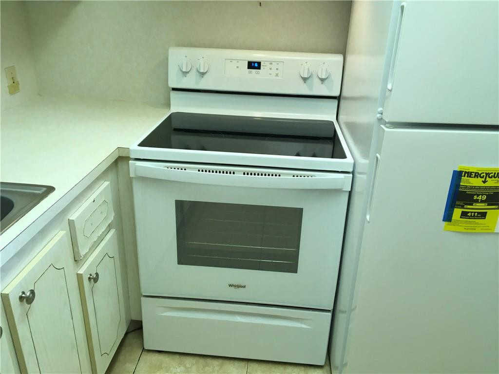 273 Preston F, Unit 273 Boca Raton, FL 33434 - Photo 10 of 28 Photo 10