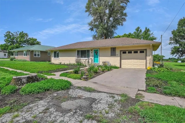 $148,000 | 208 4th Street, Winchester, KS 66097