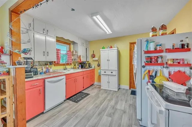 $148,000 | 208 4th Street, Winchester, KS 66097