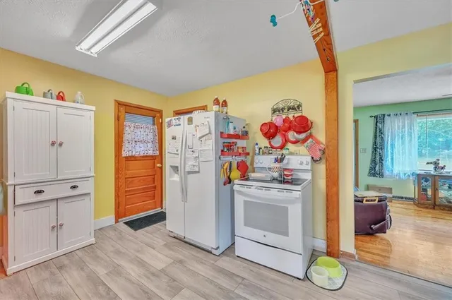 $148,000 | 208 4th Street, Winchester, KS 66097