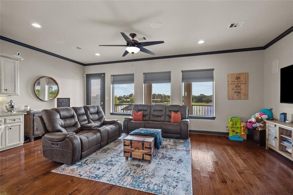 607 28th Street San Leon, TX 77539 - Photo 21 of 44 a living room with furniture and a window