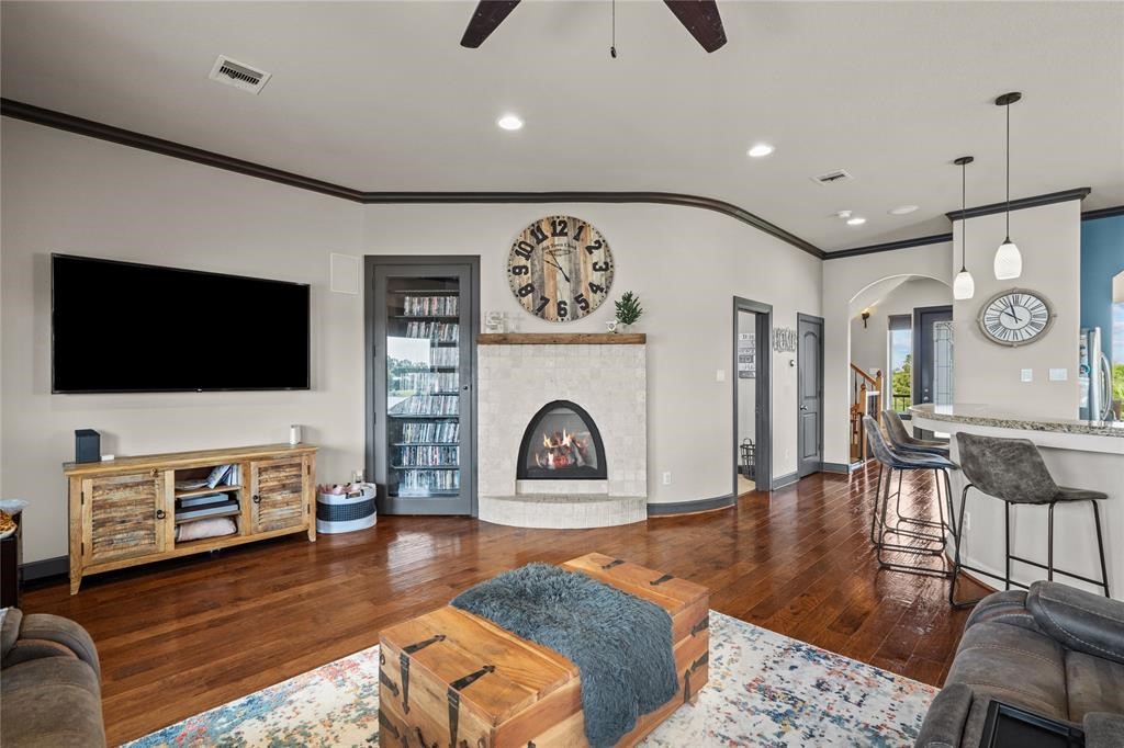 607 28th Street San Leon, TX 77539 - Photo 23 of 44 a living room with furniture and a flat screen tv