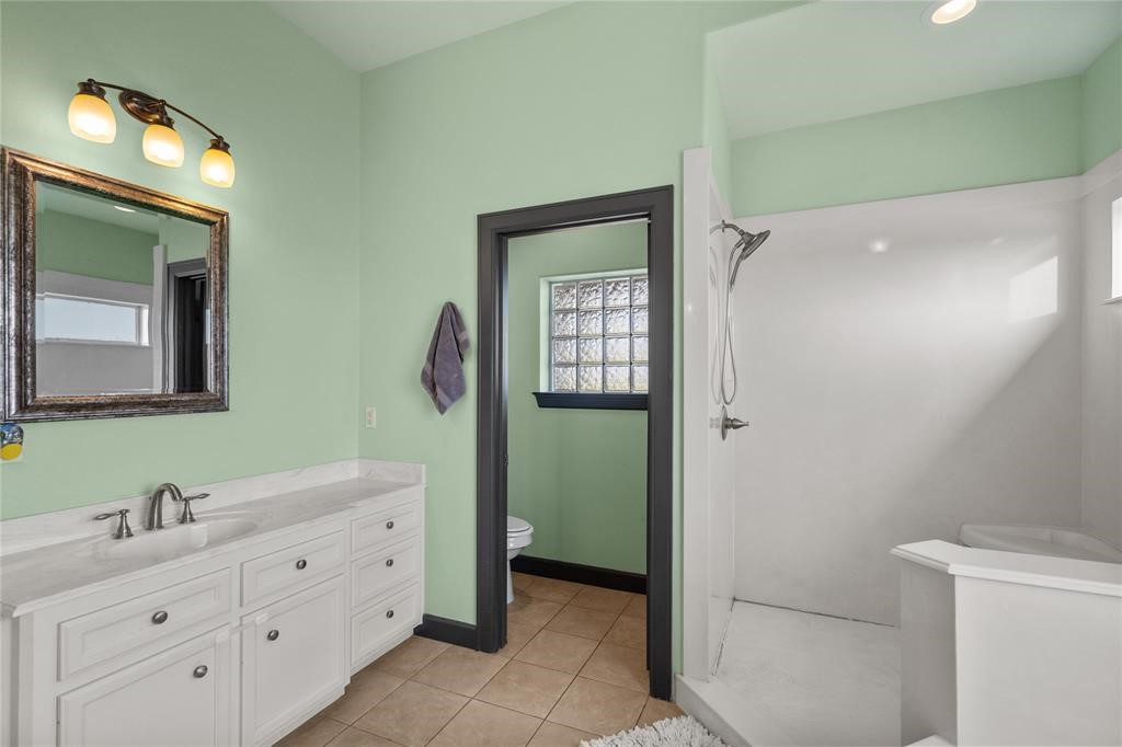 607 28th Street San Leon, TX 77539 - Photo 33 of 44 a bathroom with a double vanity sink and a mirror