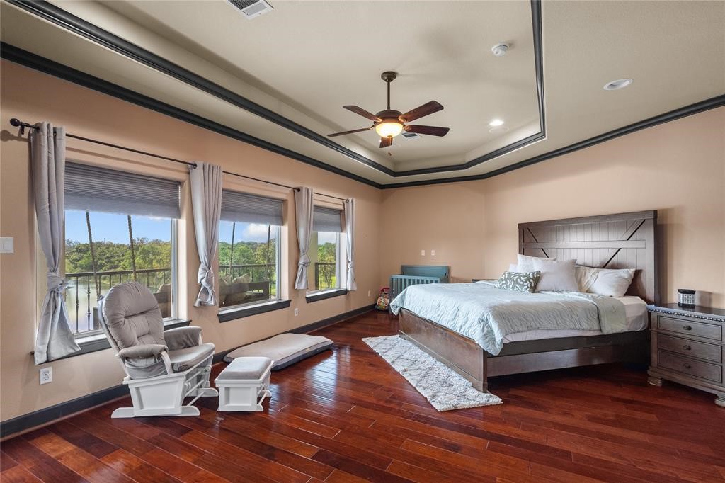 607 28th Street San Leon, TX 77539 - Photo 39 of 44 a bedroom with a bed window and a table