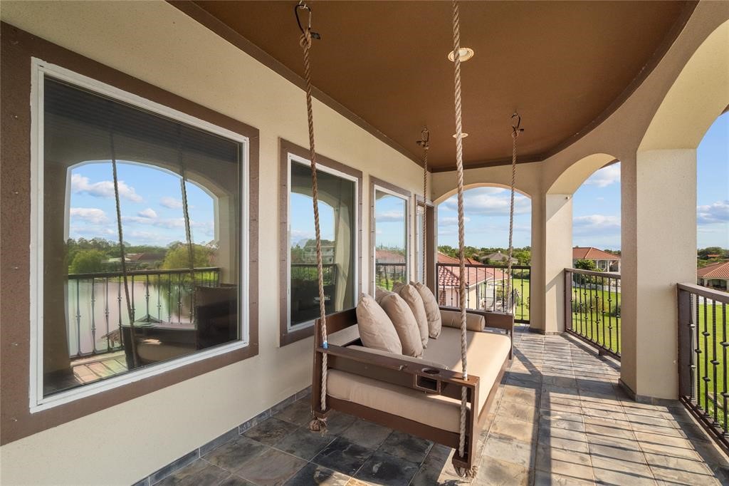 607 28th Street San Leon, TX 77539 - Photo 42 of 44 a living room with furniture