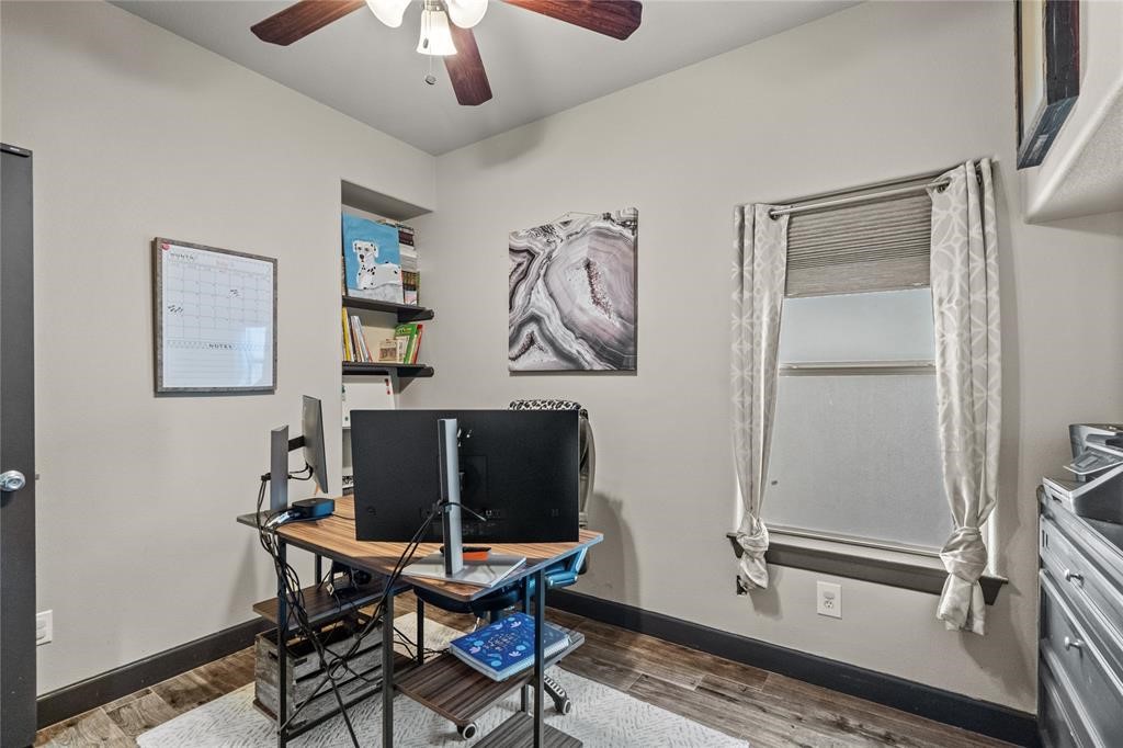 607 28th Street San Leon, TX 77539 - Photo 9 of 44 a workspace with furniture and window