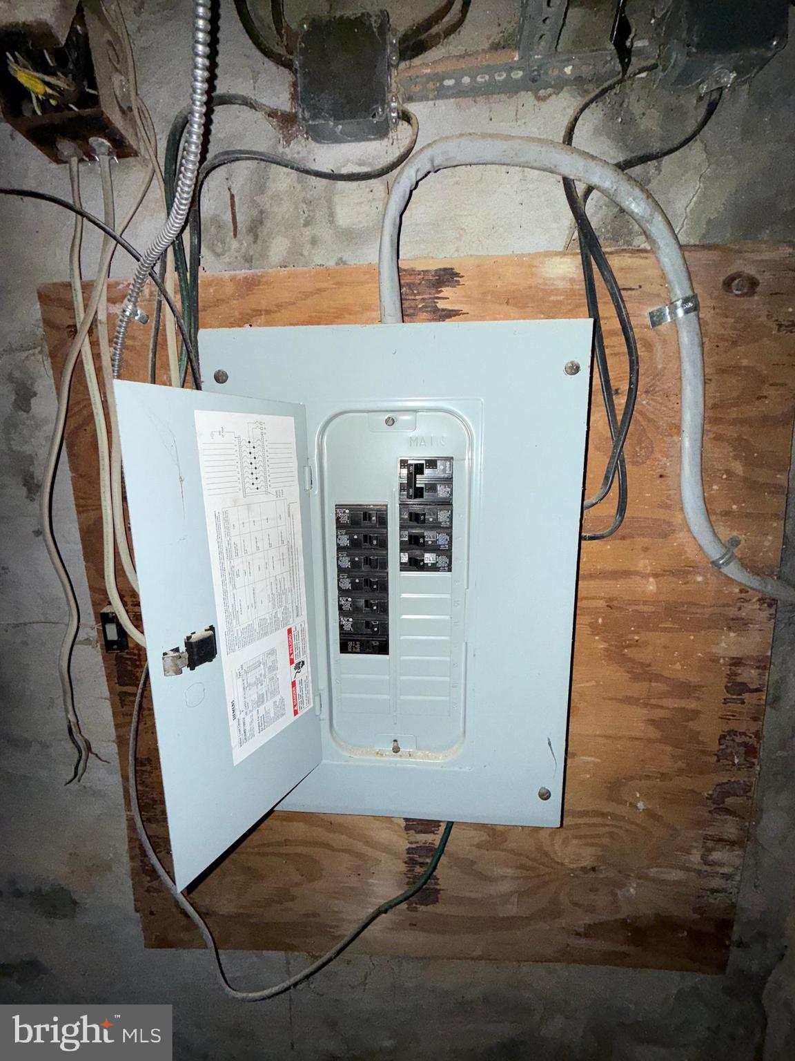 6726 Wyncote Avenue Philadelphia, PA 19138 - Photo 34 of 35 a view of a door