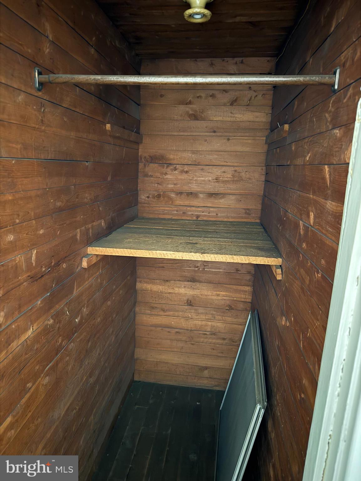 6726 Wyncote Avenue Philadelphia, PA 19138 - Photo 4 of 35 a view of walk in closet