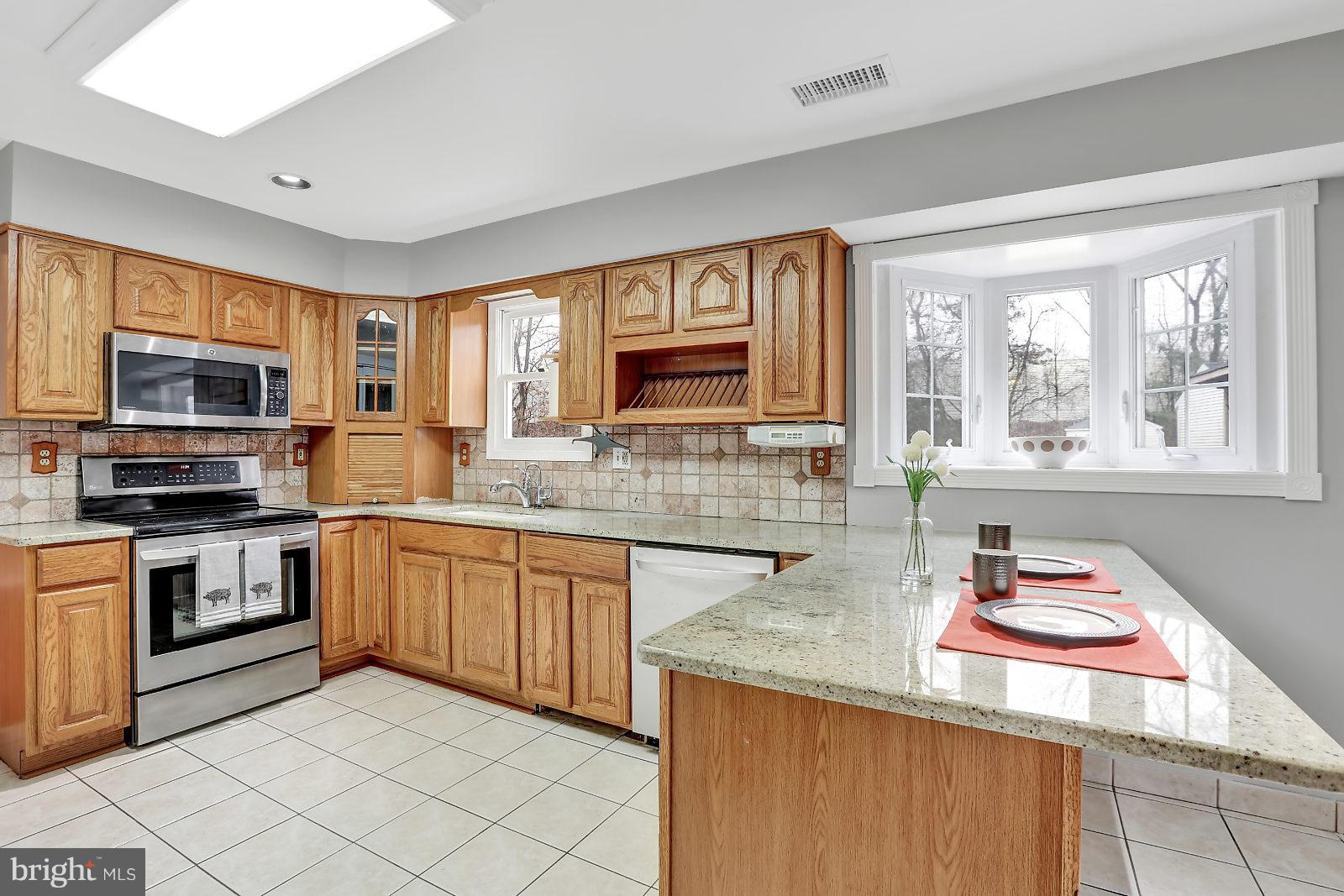 765 Cliff Road Bensalem, PA 19020 - Photo 8 of 26 Gallery Image 8