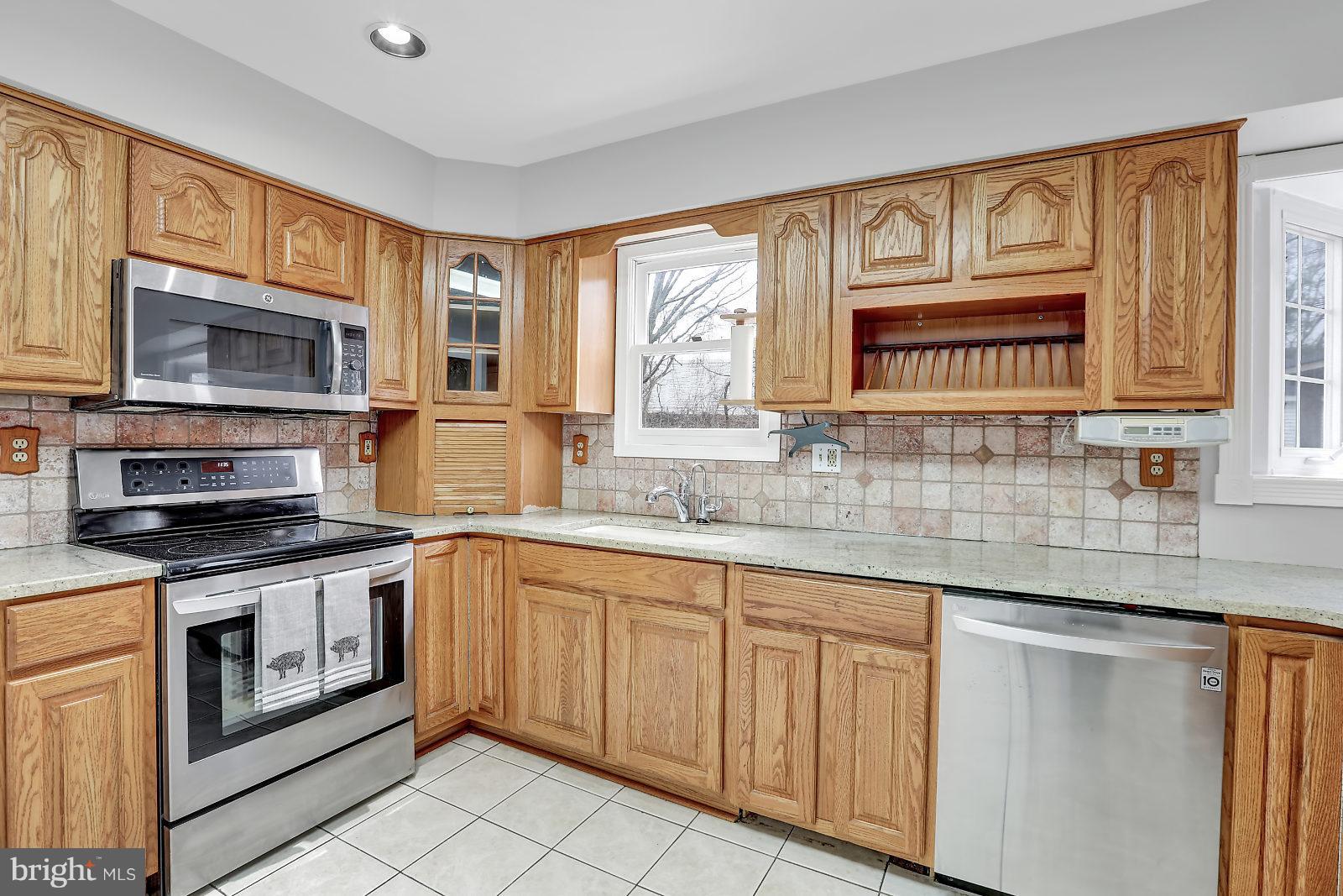 765 Cliff Road Bensalem, PA 19020 - Photo 9 of 26 Gallery Image 9