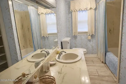 $296,500 | 222 Katy Circle, Franklin, LA 70538