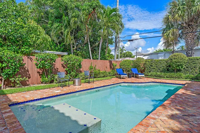 a view of outdoor space yard and patio