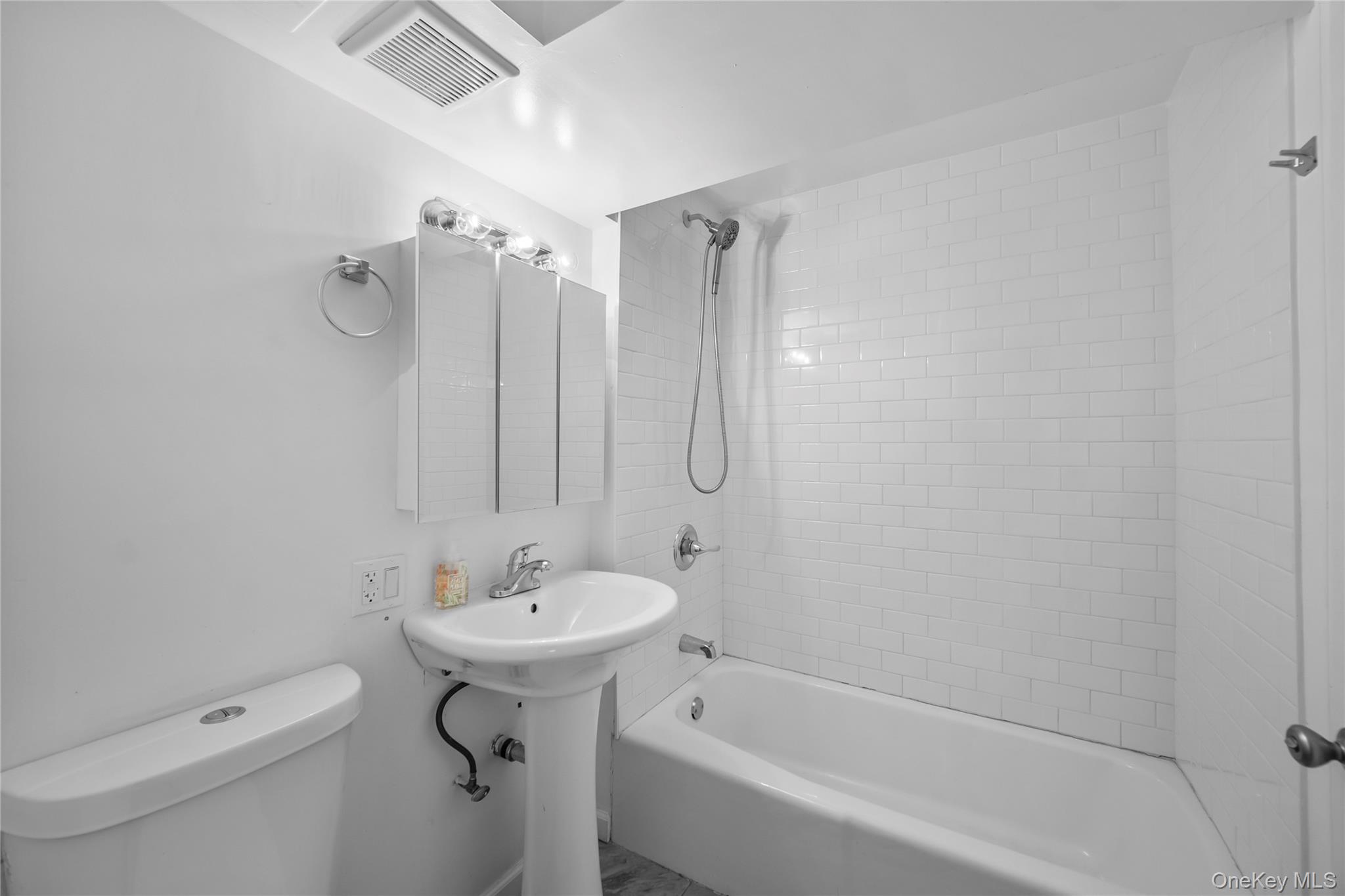 1440 Boston Post Road, Unit 8K Larchmont, NY 10538 - Photo 17 of 20 Full bath featuring toilet and shower / bathtub combination